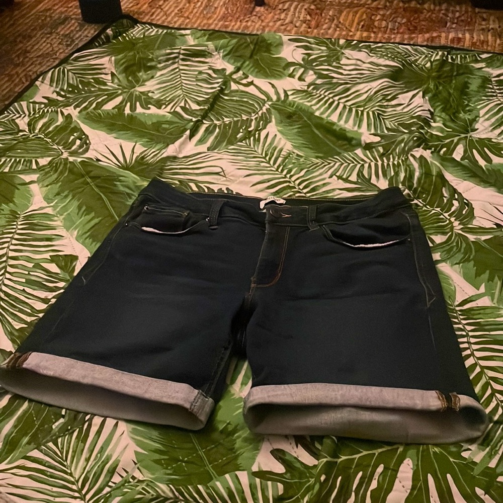 Cuffed, stretchy jean shorts | Kensie Jeans